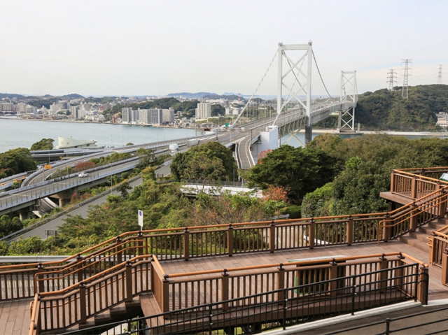 Mekari Park Observation Deck No. 2 & a mural of the Battle of Dannoura between the Minamoto and Taira clans